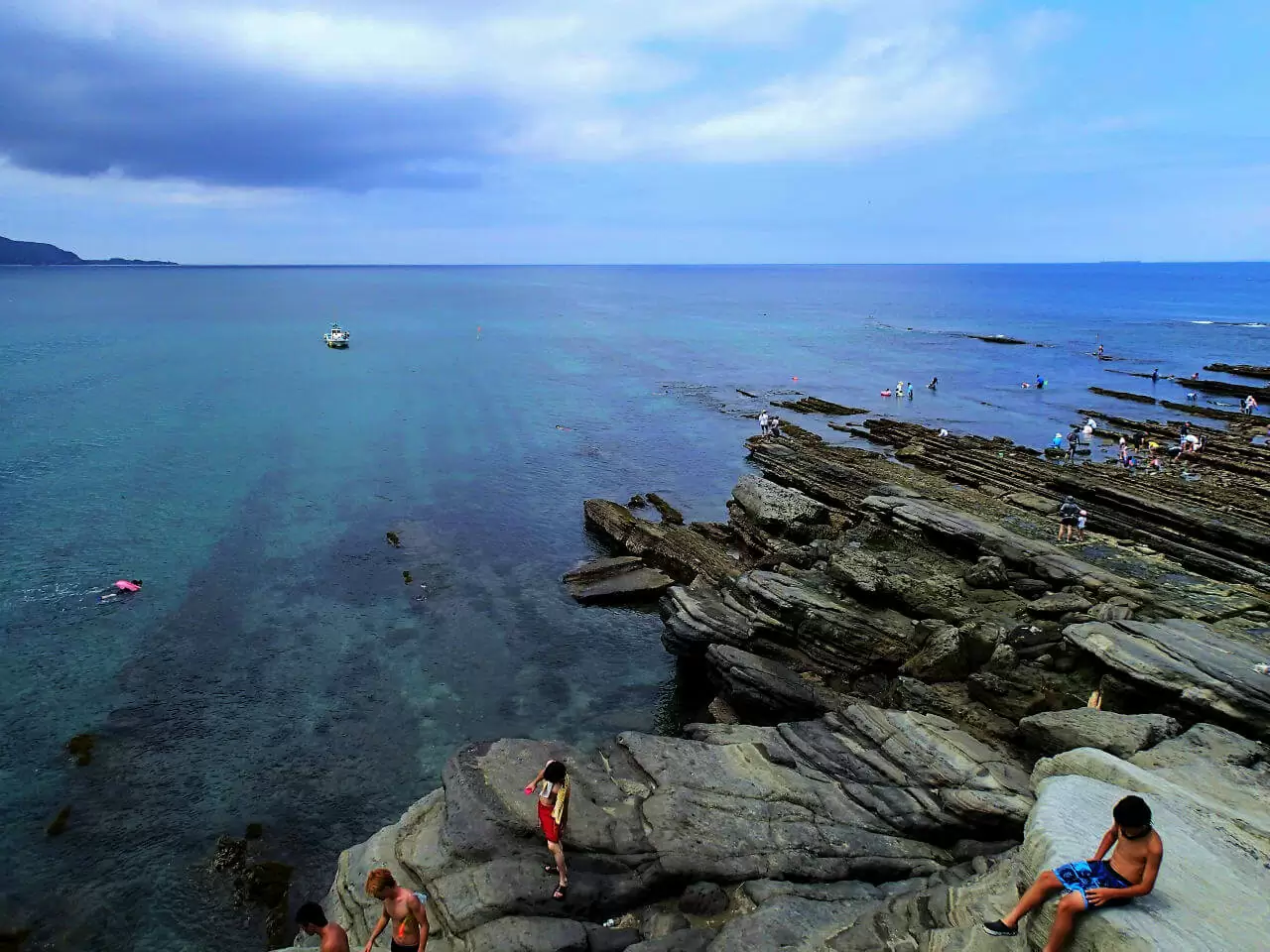 沖ノ島の岩肌